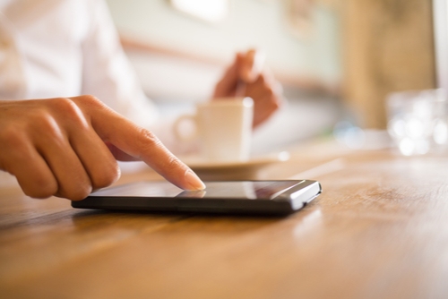 קל להקליק בטעות במובייל